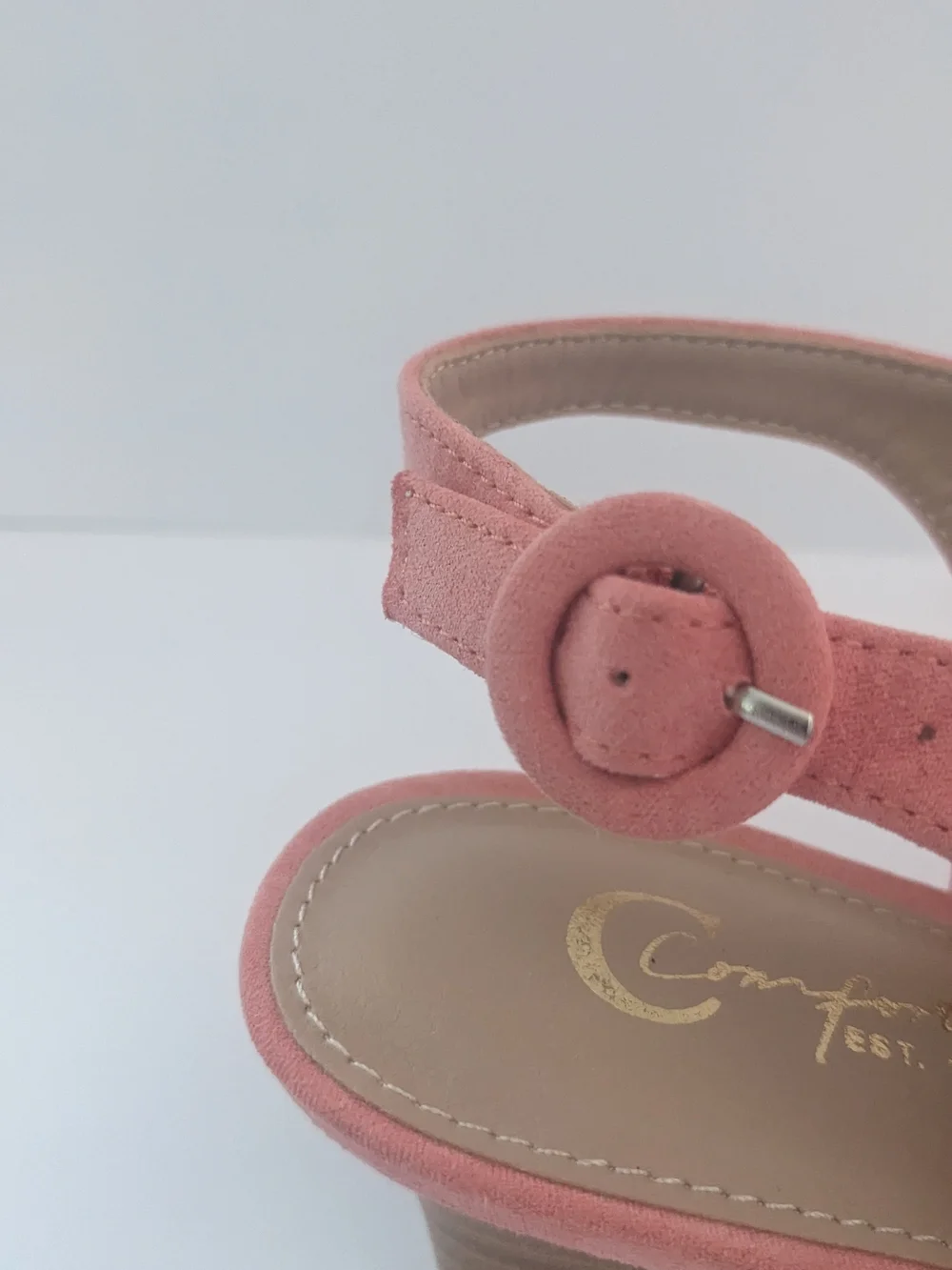 C Est 1946 NWOT Women's Coral Faux Suede Wedge Sandals 7.5
